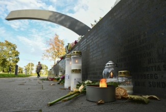 Avalik huvi Estonia huku põhjuste kohta peab arvestama hukkunute lähedaste tunnetega