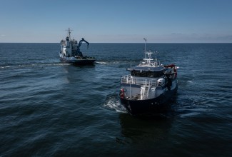 Kaks uurimislaeva merel